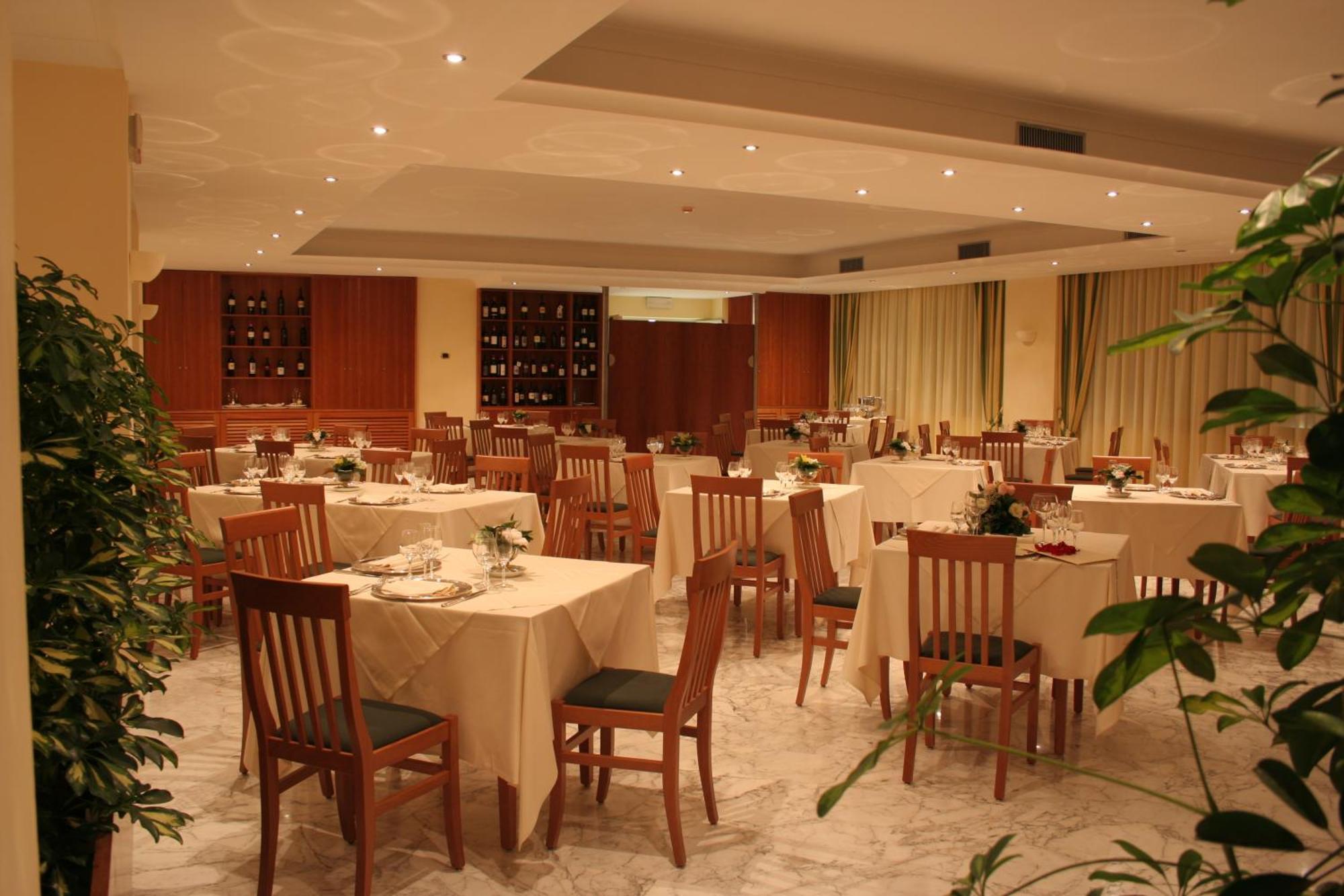 Citta' Dei Papi Hotel อานาญี ภายนอก รูปภาพ