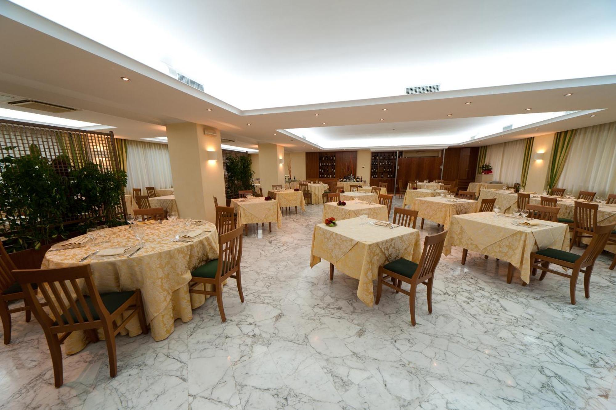 Citta' Dei Papi Hotel อานาญี ภายนอก รูปภาพ