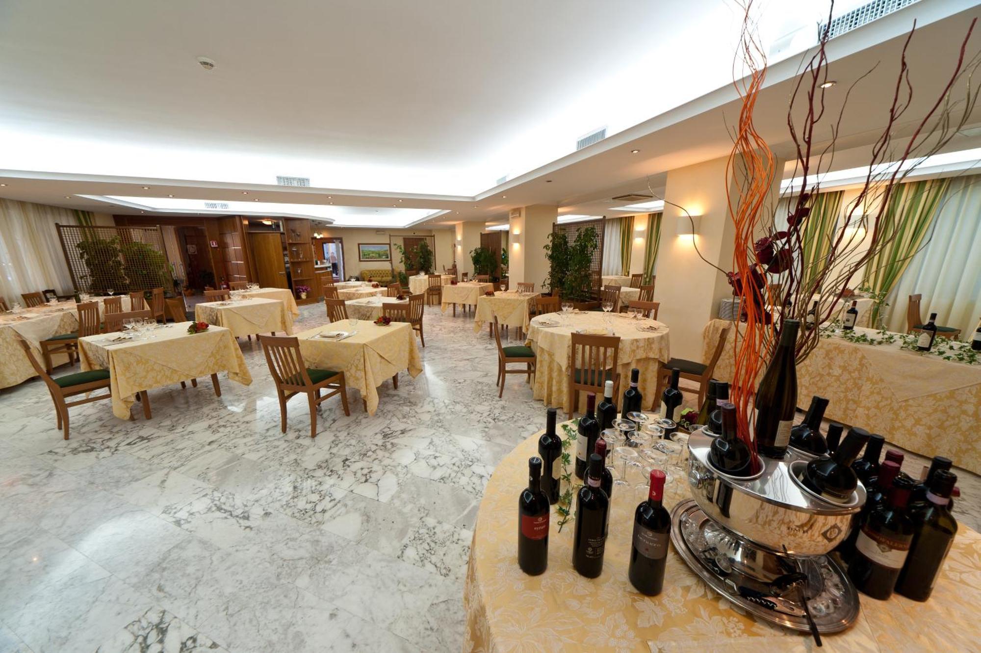 Citta' Dei Papi Hotel อานาญี ภายนอก รูปภาพ