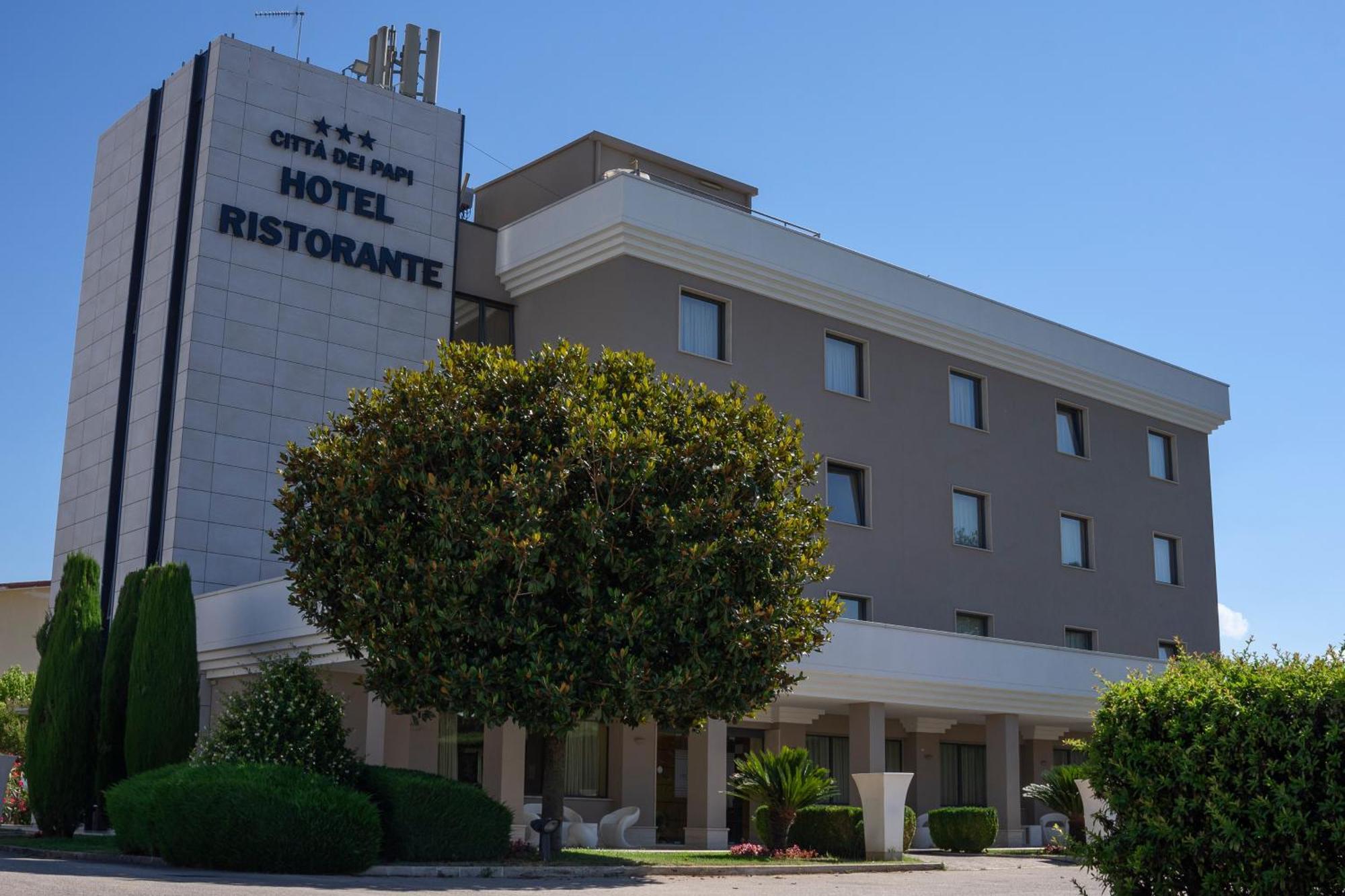Citta' Dei Papi Hotel อานาญี ภายนอก รูปภาพ